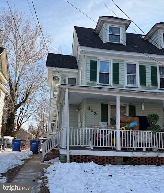 Foto del edificio - 313 W Main St