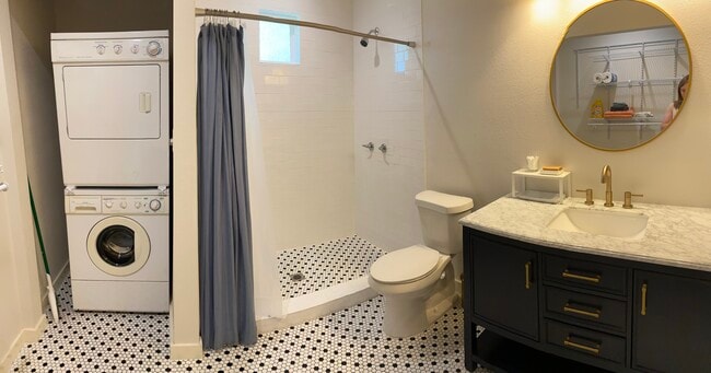 Building Photo - 6700 Columbia Dr