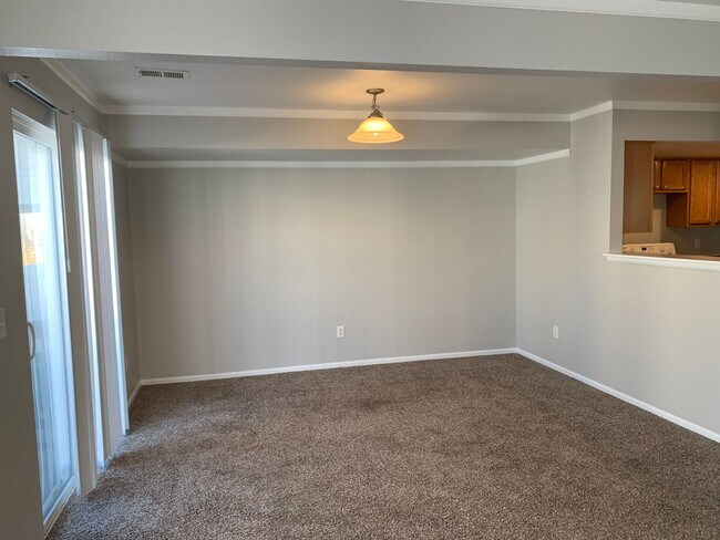 Foto del edificio - 3 BEDROOM,  2.5 BATHROOM TOWNHOUSE WITH 2 ...