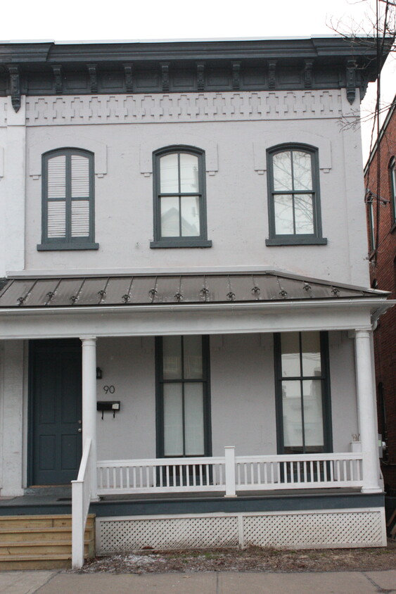 Primary Photo - 90 W Ross St