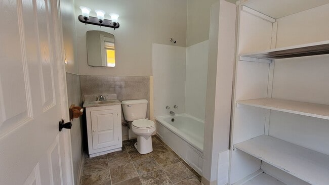 Building Photo - Vibrant Studio & 1-Bedroom Apartments in the Sought-After Whittier Neighborhood