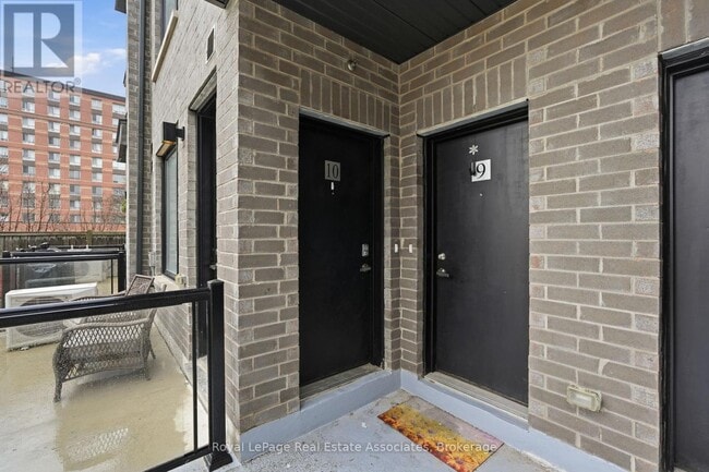 Building Photo - 3425 Ridgeway Dr