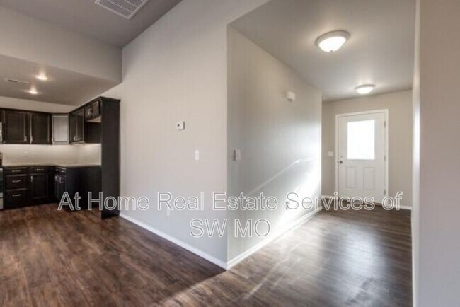 Foto del edificio - 3132 N Oakland Ave