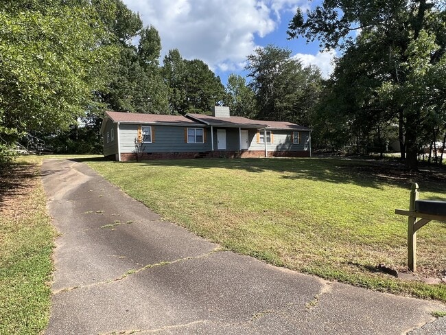 Building Photo - 307 Woodsong Dr