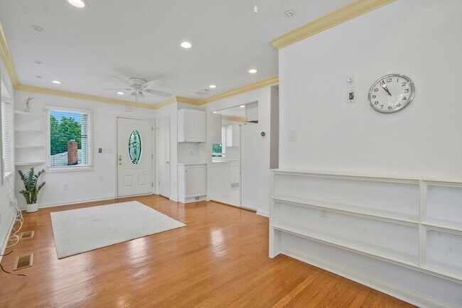 Building Photo - North Arlington 4 BR 5.5 BA Home