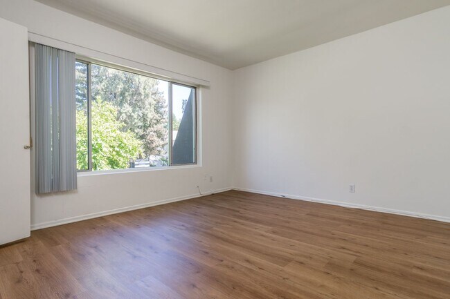 Building Photo - 4653 Fulton Ave