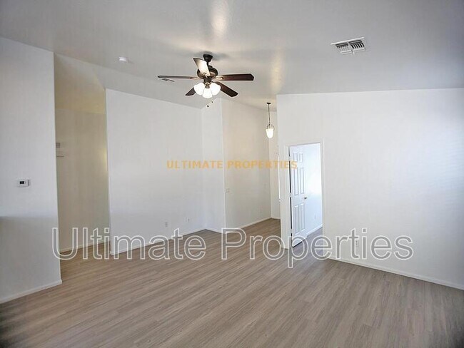 Foto del edificio - 12418 W Yuma St