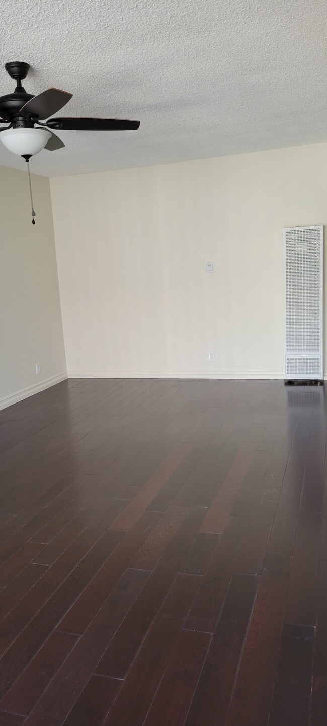 Foto del edificio - 12746 Matteson Ave