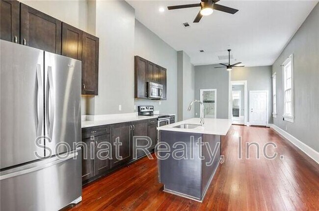 Foto del edificio - 2503 Burgundy St