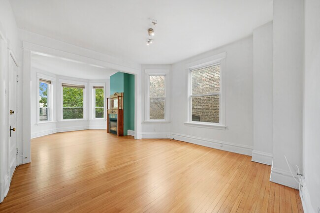 Sala de estar - 2530 N Francisco Ave