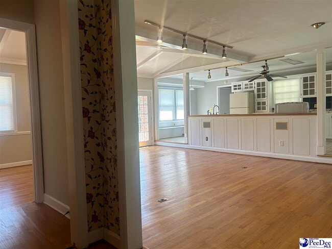 Building Photo - 2112 S Rosemary Ave