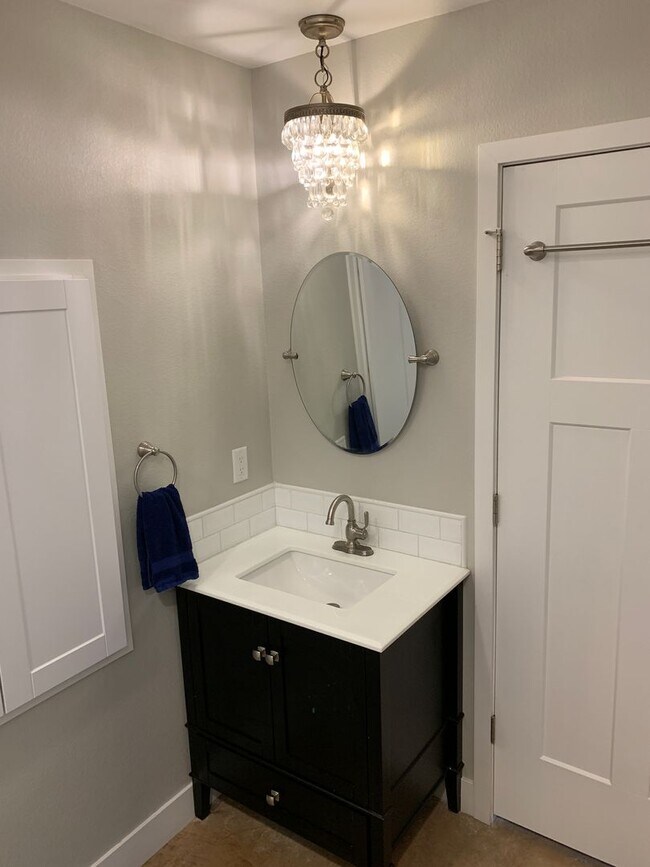 Foto del edificio - Charming 1 bdrm 1 bath lower level Manitou...