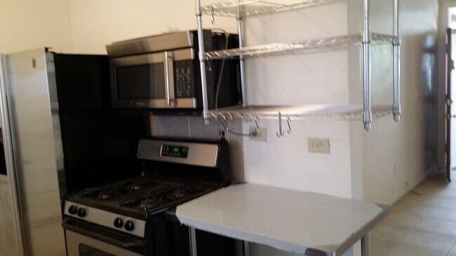 Foto del edificio - 1810 E 7th St