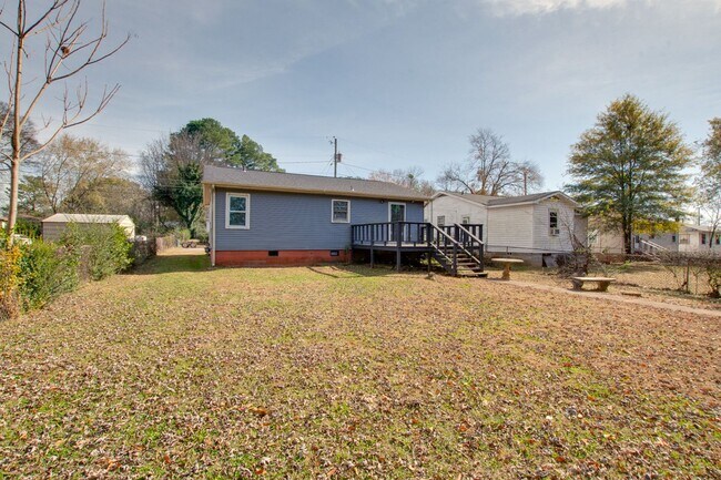 Building Photo - 1715 Chester St NW