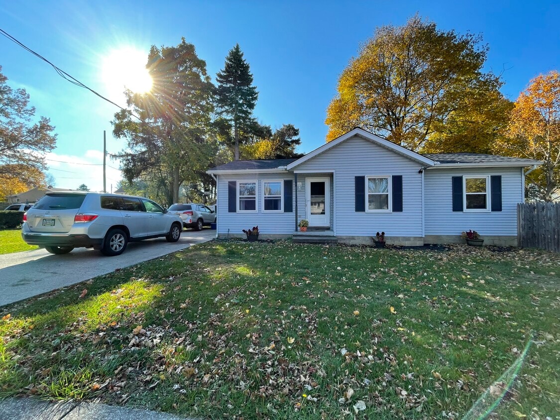 Primary Photo - 2208 Rudolph Ave