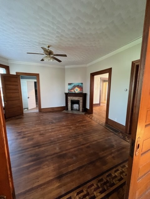 dining room - 70 N London St