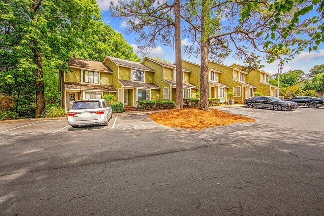 Building Photo - COMING SOON! Cozy 2bd/2ba Townhome Nest in Watersedge