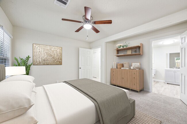 Building Photo - 2511 Evergreen Dr