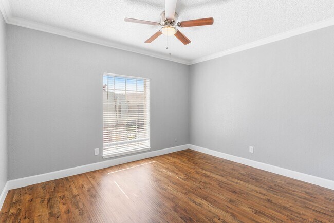 Foto del edificio - 14814 Perthshire Rd