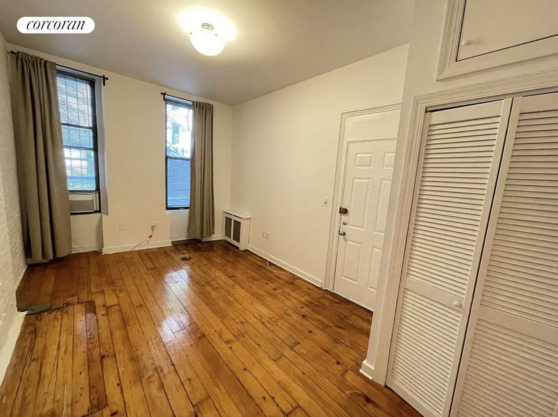 Primary Photo - 320 W 47th St