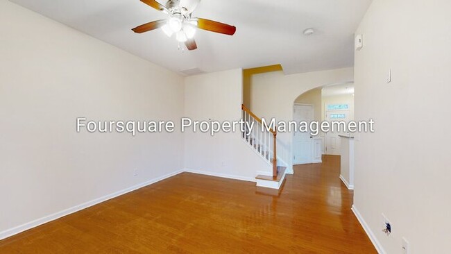 Building Photo - Town Home | Screened Back Porch | One Car ...
