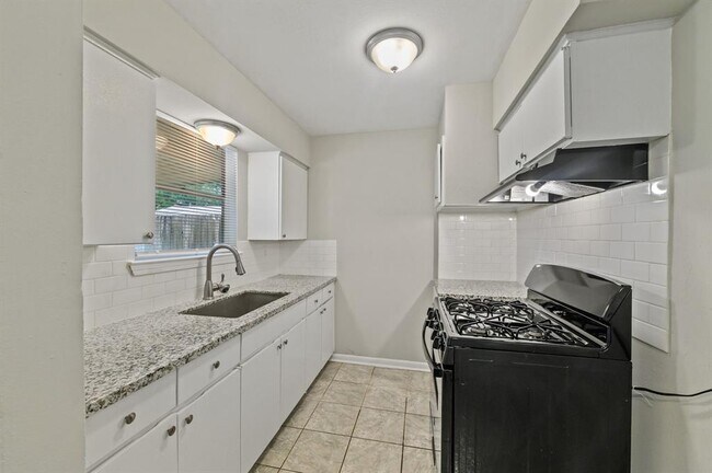 Building Photo - 3536 Truxton Dr