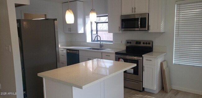 Foto del edificio - 2001 W Summit Pl