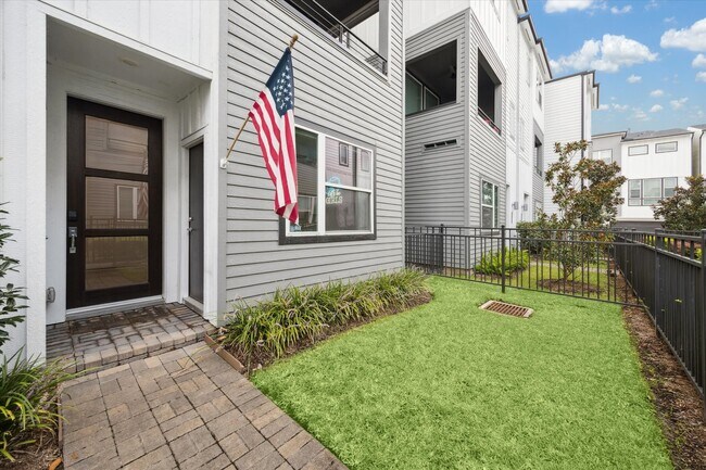 Foto del edificio - 1043 Timbergrove Yards Ln