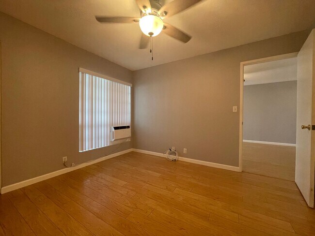 Foto del edificio - Rare Crosspointe 1 Bed 1 Bath 2 Parking!