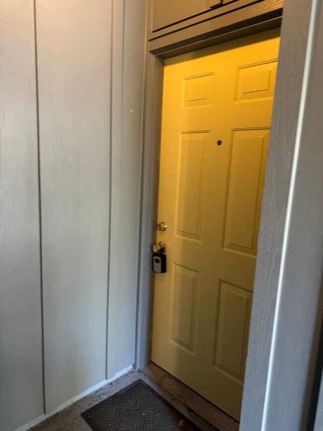 Foto del edificio - Refreshed Rental Rate One-Bedroom Condo Lo...