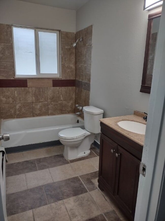 Building Photo - 340 Gahart Dr