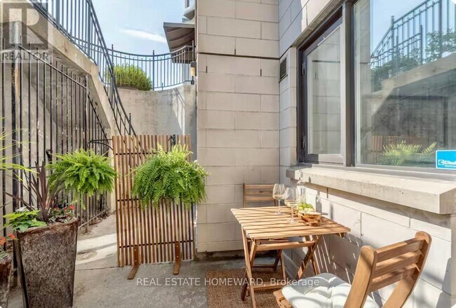 Photo du bâtiment - 336 Davenport Rd