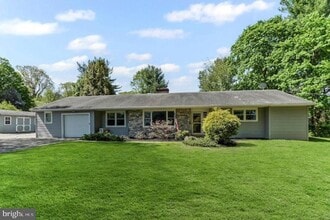 Building Photo - 128 Elkdale Rd