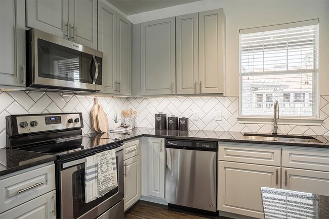 Building Photo - Attiva Pearland