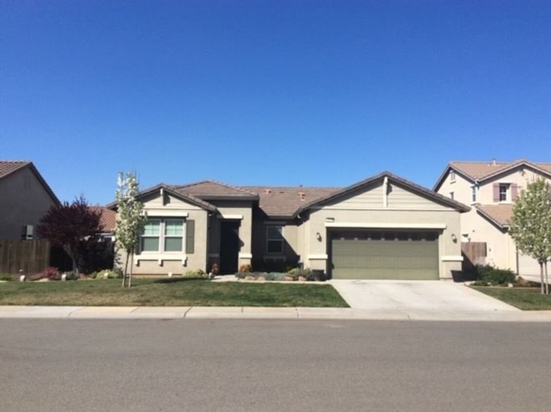 Primary Photo - Beautiful 3 Bedroom Home