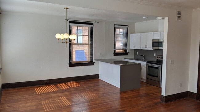 Building Photo - MainStN446
