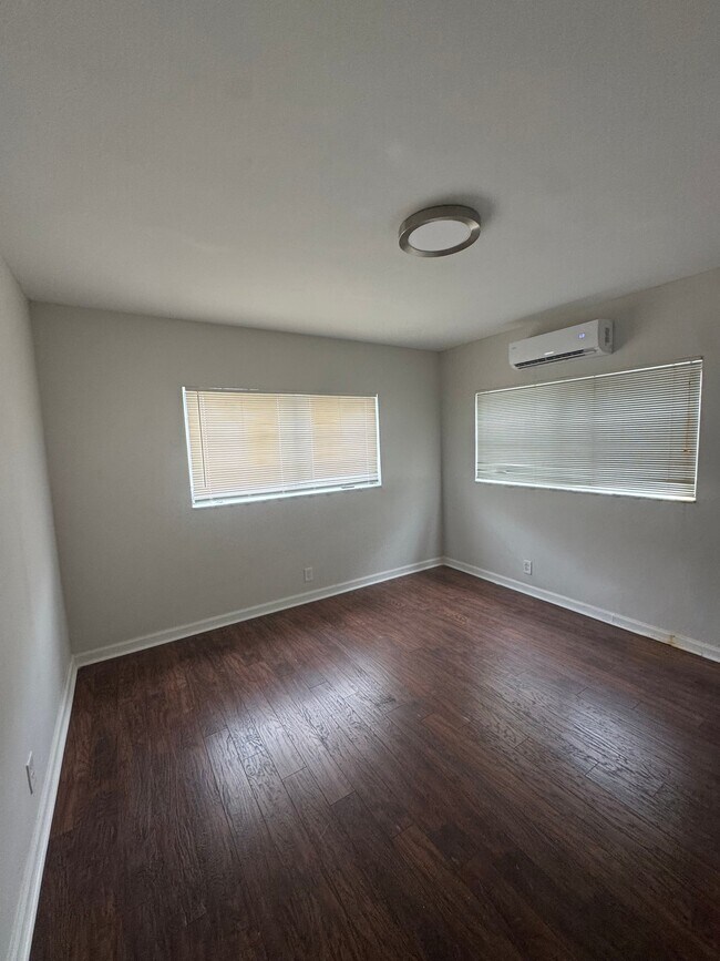 Foto del edificio - 5410 NE 22nd Terrace