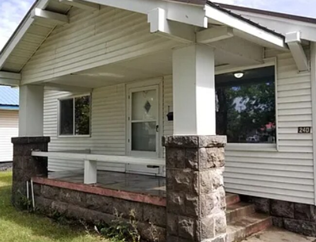 Building Photo - CHARMING 2 BED 1 BATH HOME IN ST ANTHONY