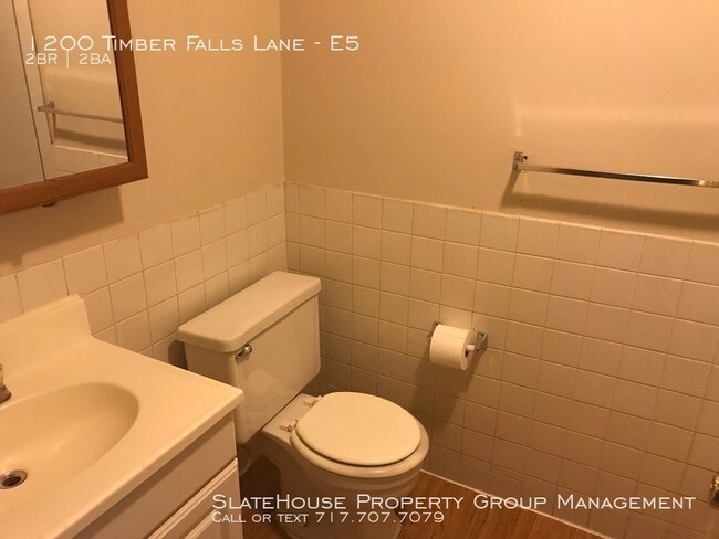 Building Photo - two bedroom 1 1/2 bath Townhome in Blakely