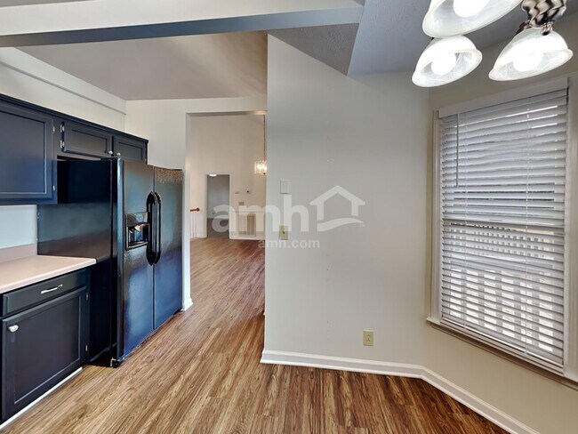 Foto del edificio - 307 Briarwood Ln