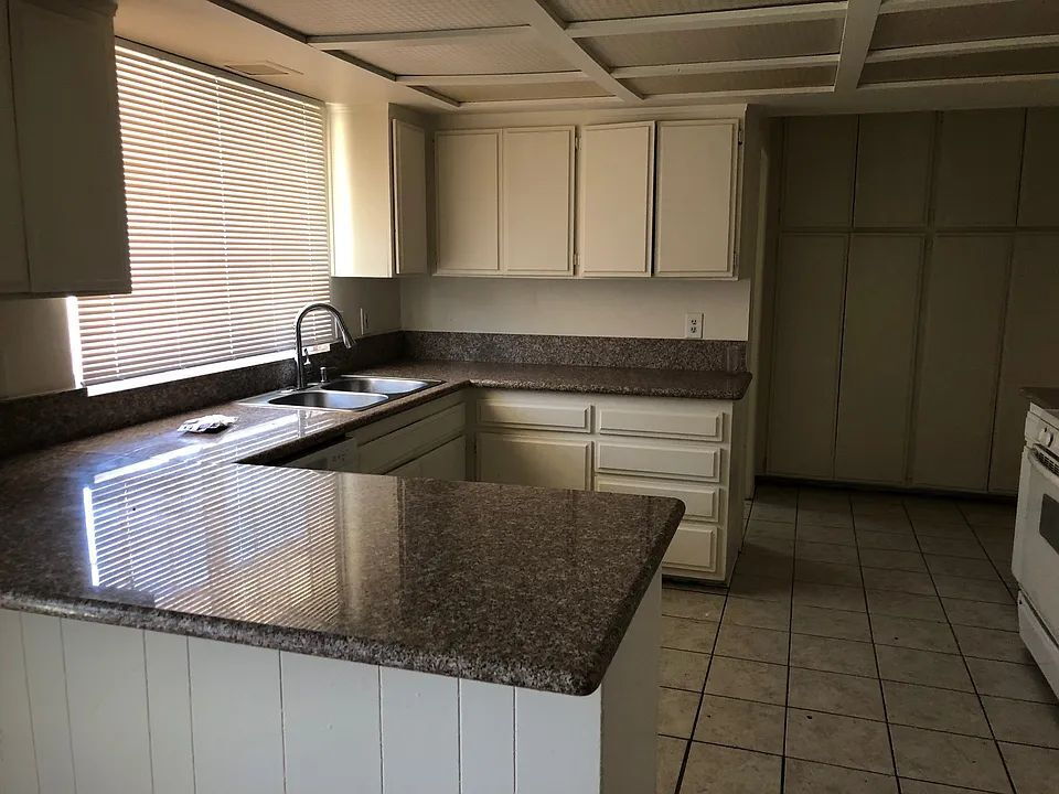 Foto del edificio - "Charming 3-Bed, 2-Bath Home in Lancaster – 1,499 Sq. Ft. of Comfort Awaits!"