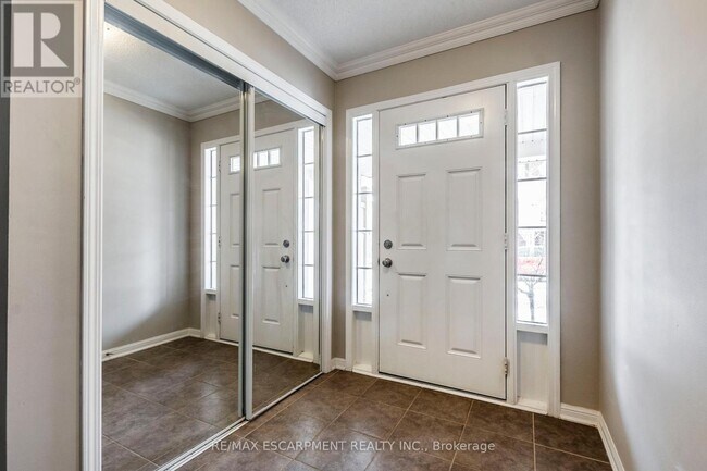 Building Photo - 280 Wetenhall Landing