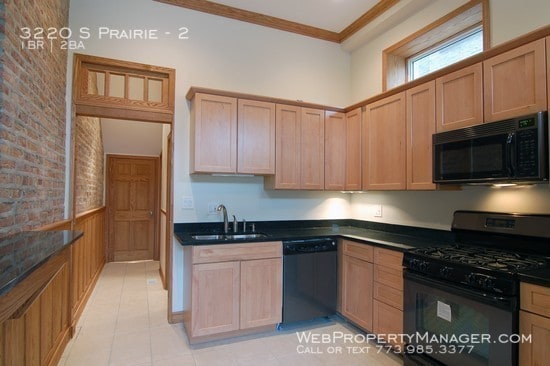 Building Photo - 3220 S Prairie Ave