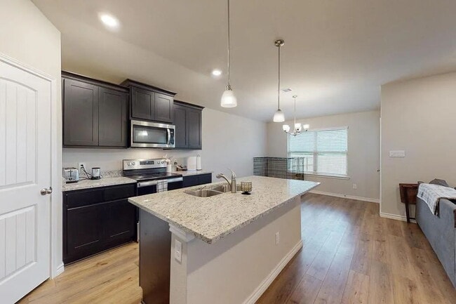 Foto del edificio - 3Bedroom, 2Bath, commuity pool access and side walk community in Pleasant Hill North Bryan off 2818