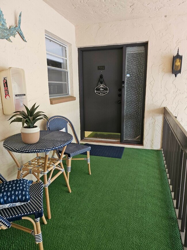 Foto del edificio - 2612 Clubhouse Dr