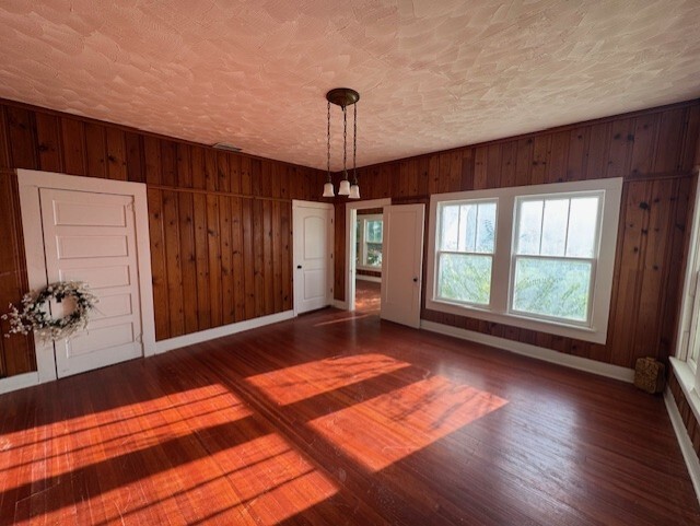 Building Photo - 817 W Long