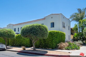 Building Photo - 7714 Rosewood Ave