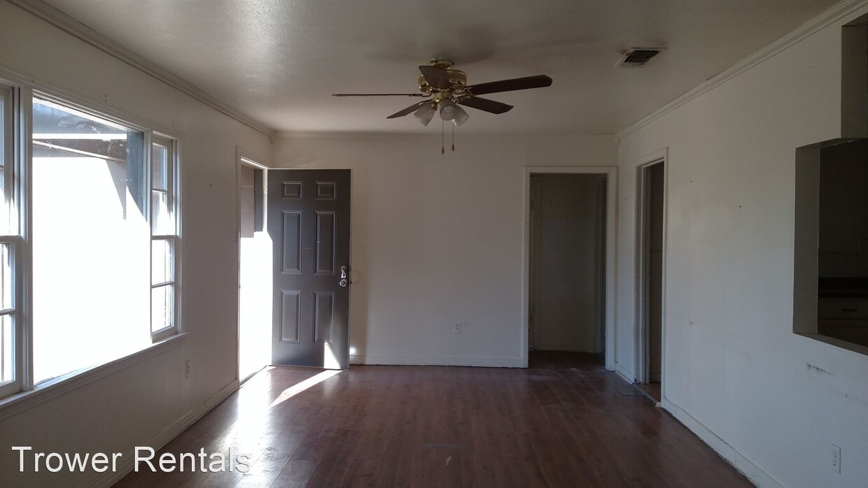 Building Photo - 3 br, 2 bath House - 508 E 44th