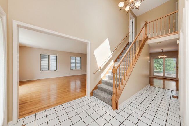 Building Photo - 2545 Leach Dr