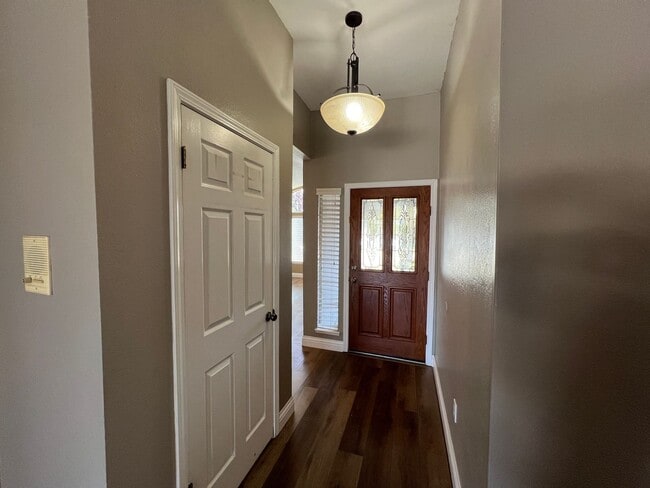Building Photo - 4-bedroom single story home in Turlock!